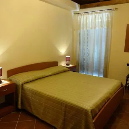 Romantica Ed Accogliente Casa Vacanze Per Due A トロペーア